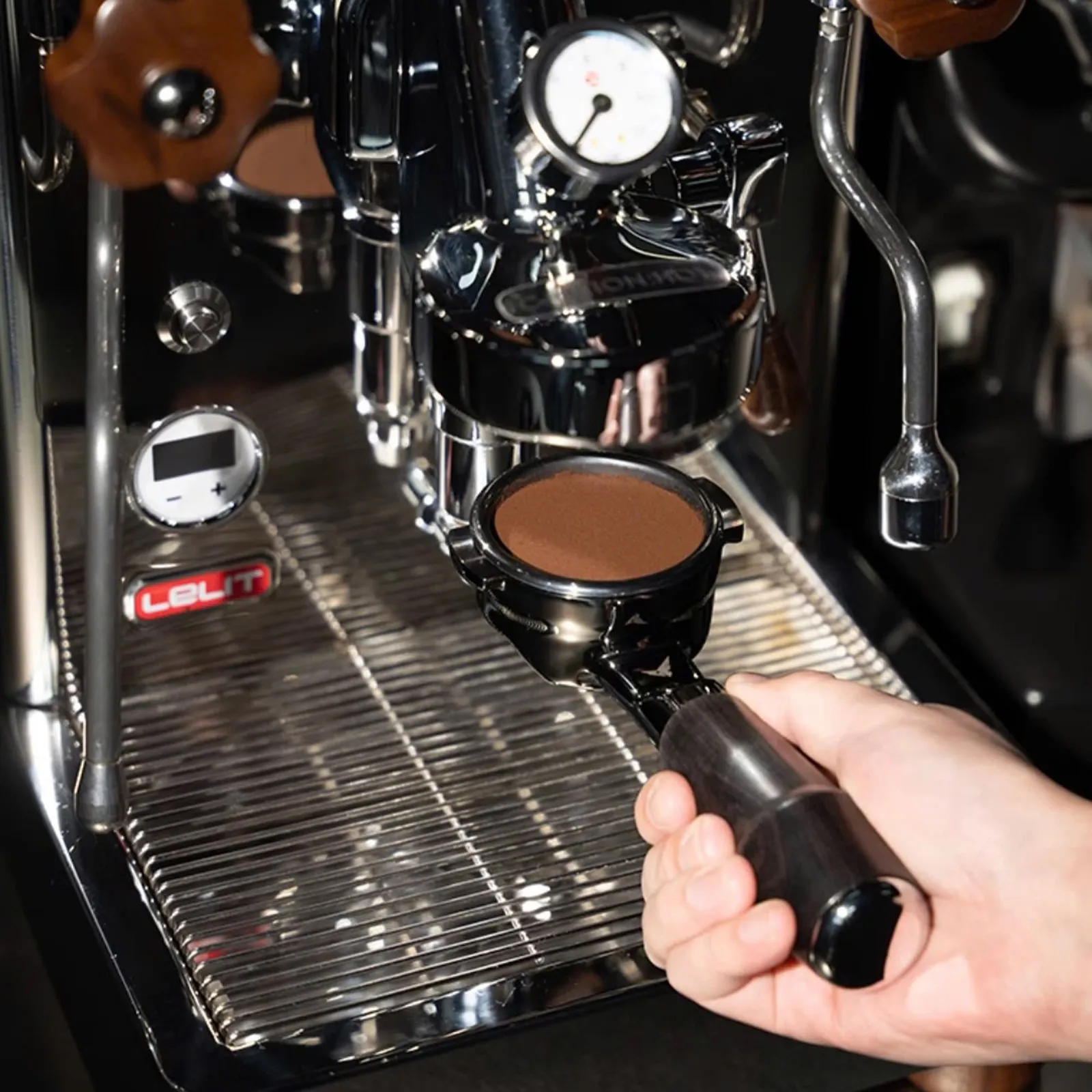 Tay cầm gỗ Feepie pha espresso không đáy 58mm 2 tai