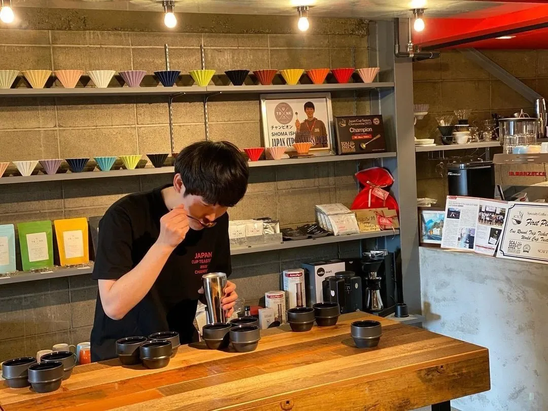 Bàn cupping thực tế dùng chén Origami Cupping Bowl