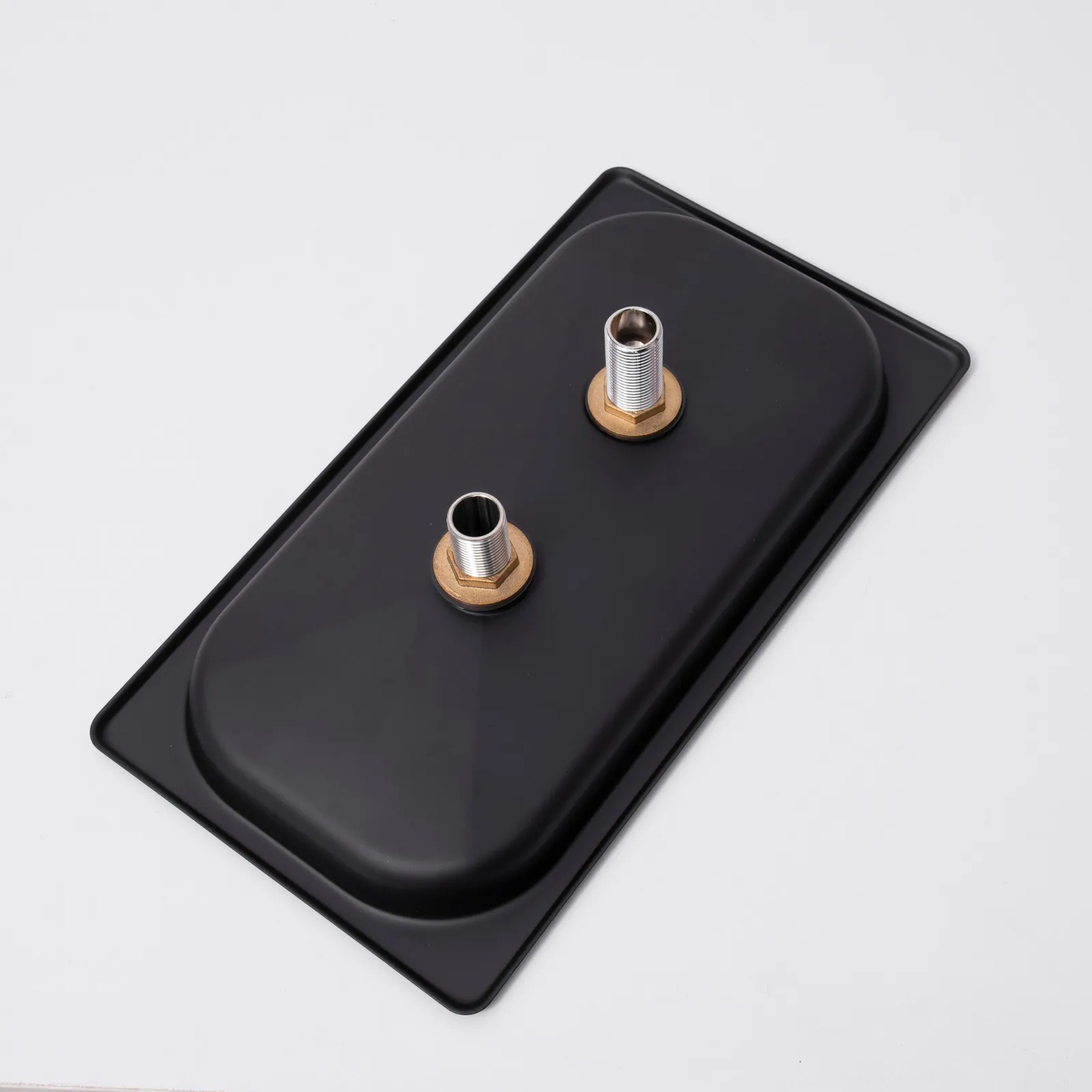 Khay rửa ca ly quầy bar âm sàn inox 304 mã B1309 màu đen nhìn từ trên xuống