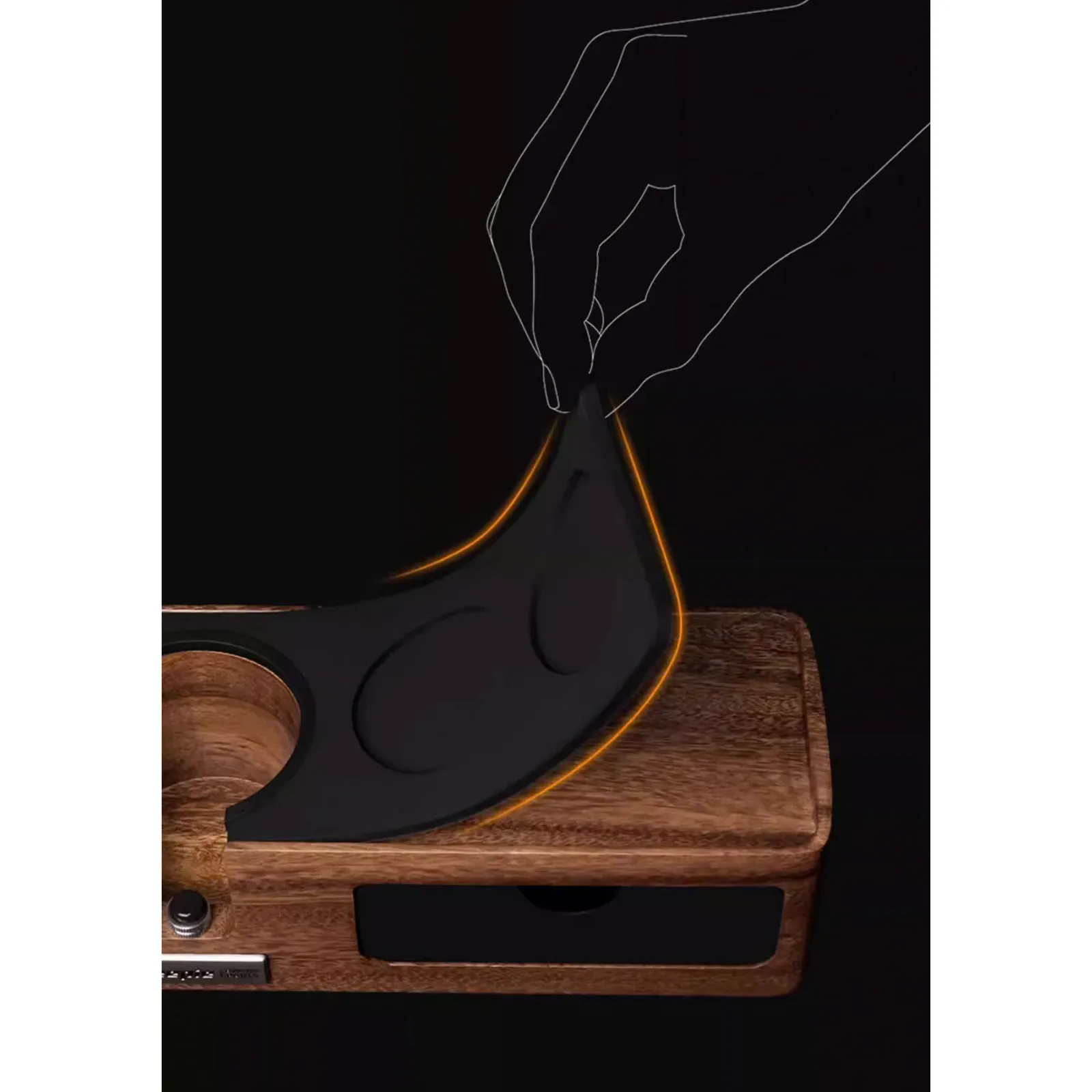 Tháo miếng đệm silicon khỏi mặt trên đế nén cà phê Feepie để vệ sinh