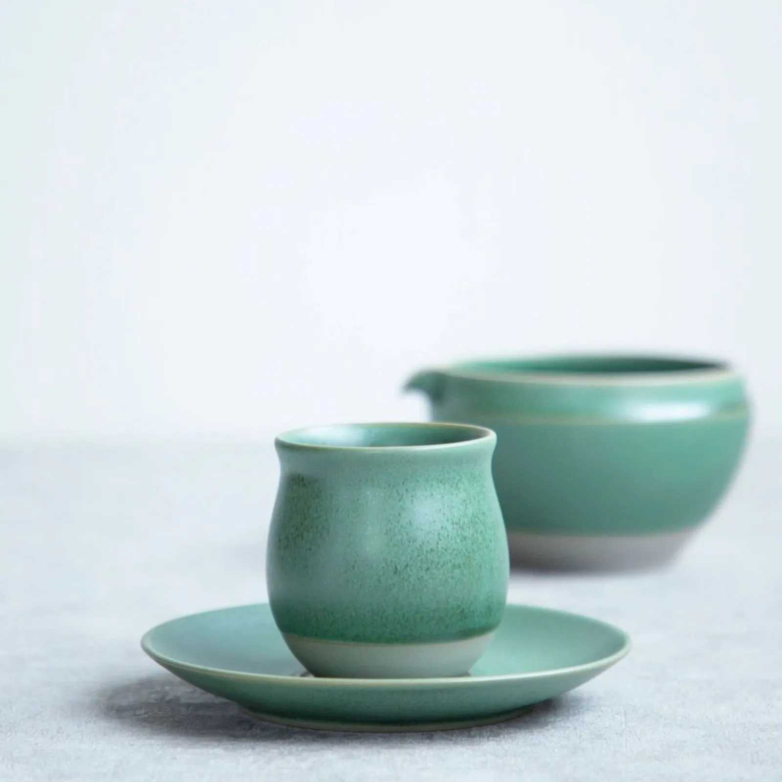 Bộ ly và đĩa sứ Origami Flavor Cup màu Matsukaze xanh rêu