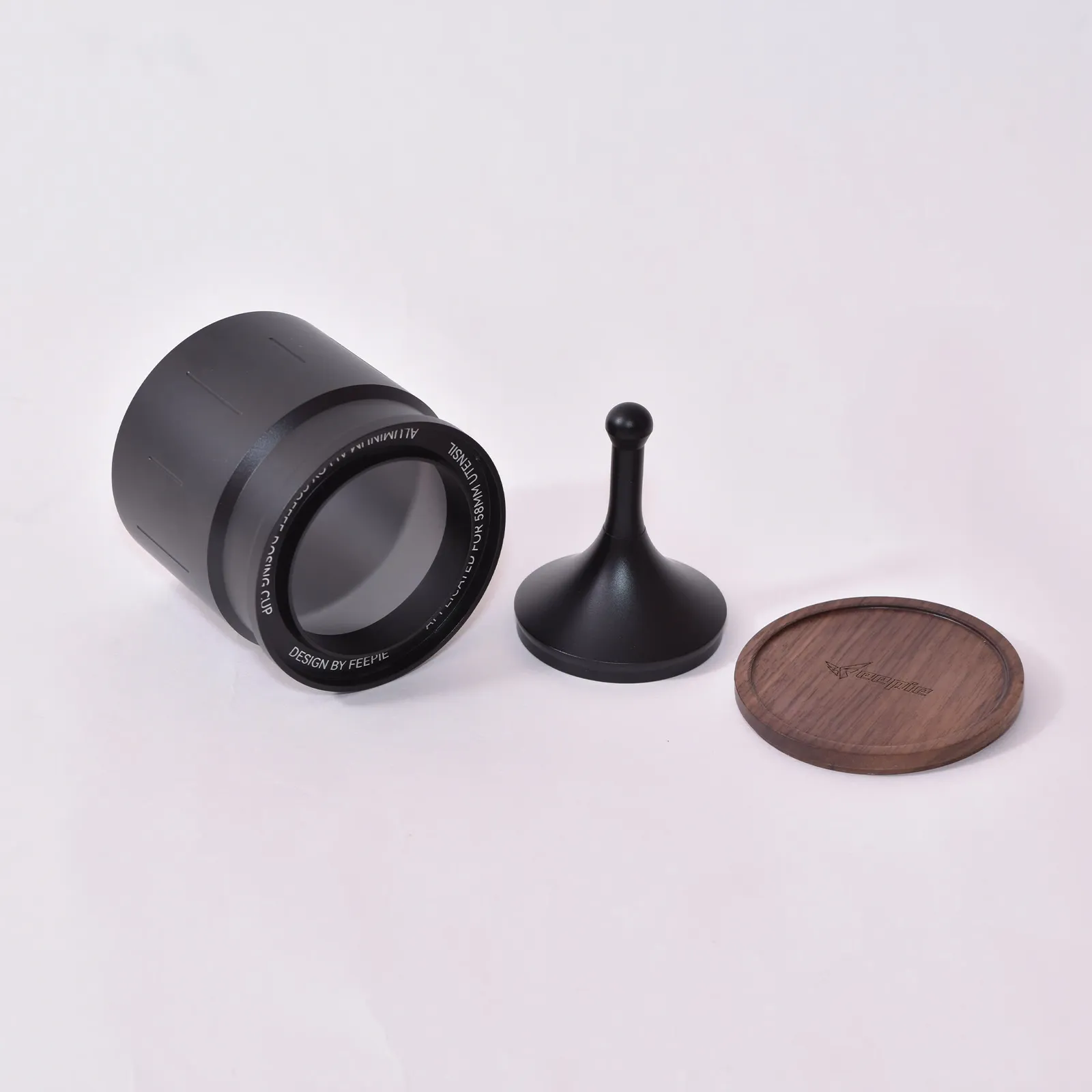 Ba phần tháo rời của dosing cup Feepie Wood Charm: khoang chứa, cán kéo và nắp gỗ