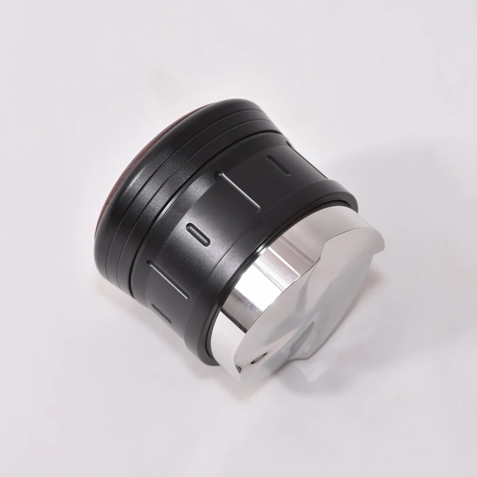 OCD Feepie Wood Charm góc chụp từ trên xuống, lộ cấu trúc đế xoáy Cyclone
