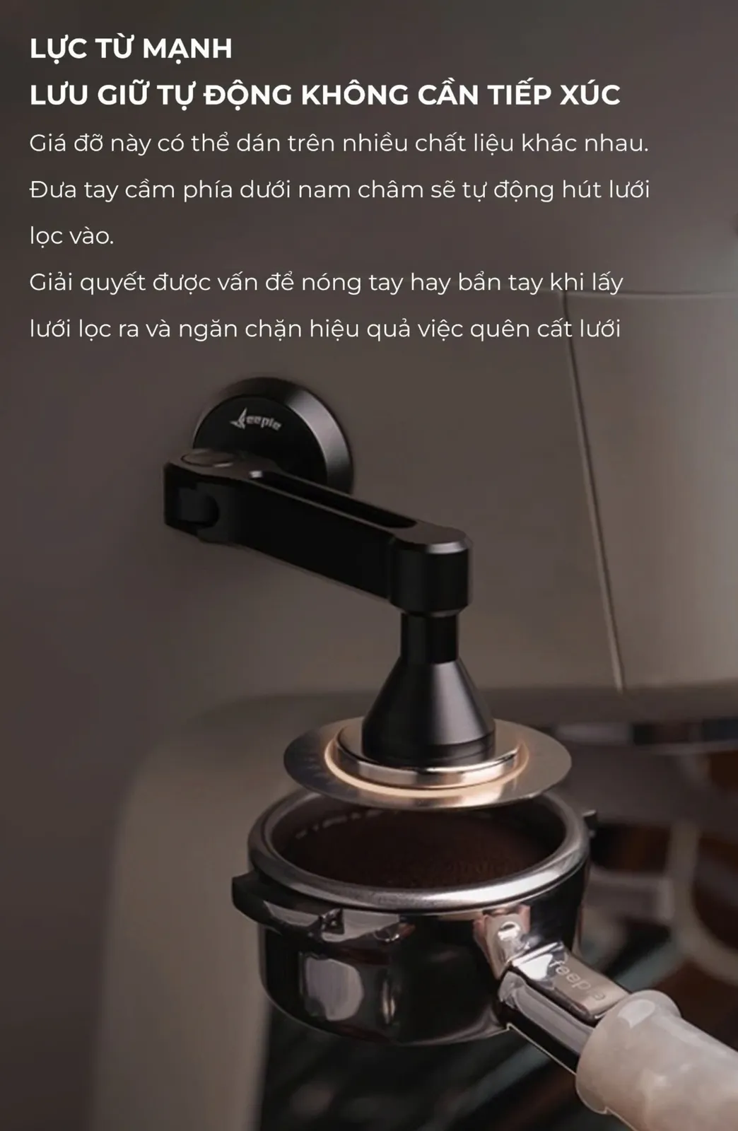 Lực từ mạnh giúp tay nam châm Feepie tự hút lưới lọc mà không cần chạm tay, tránh nóng tay và bỏng