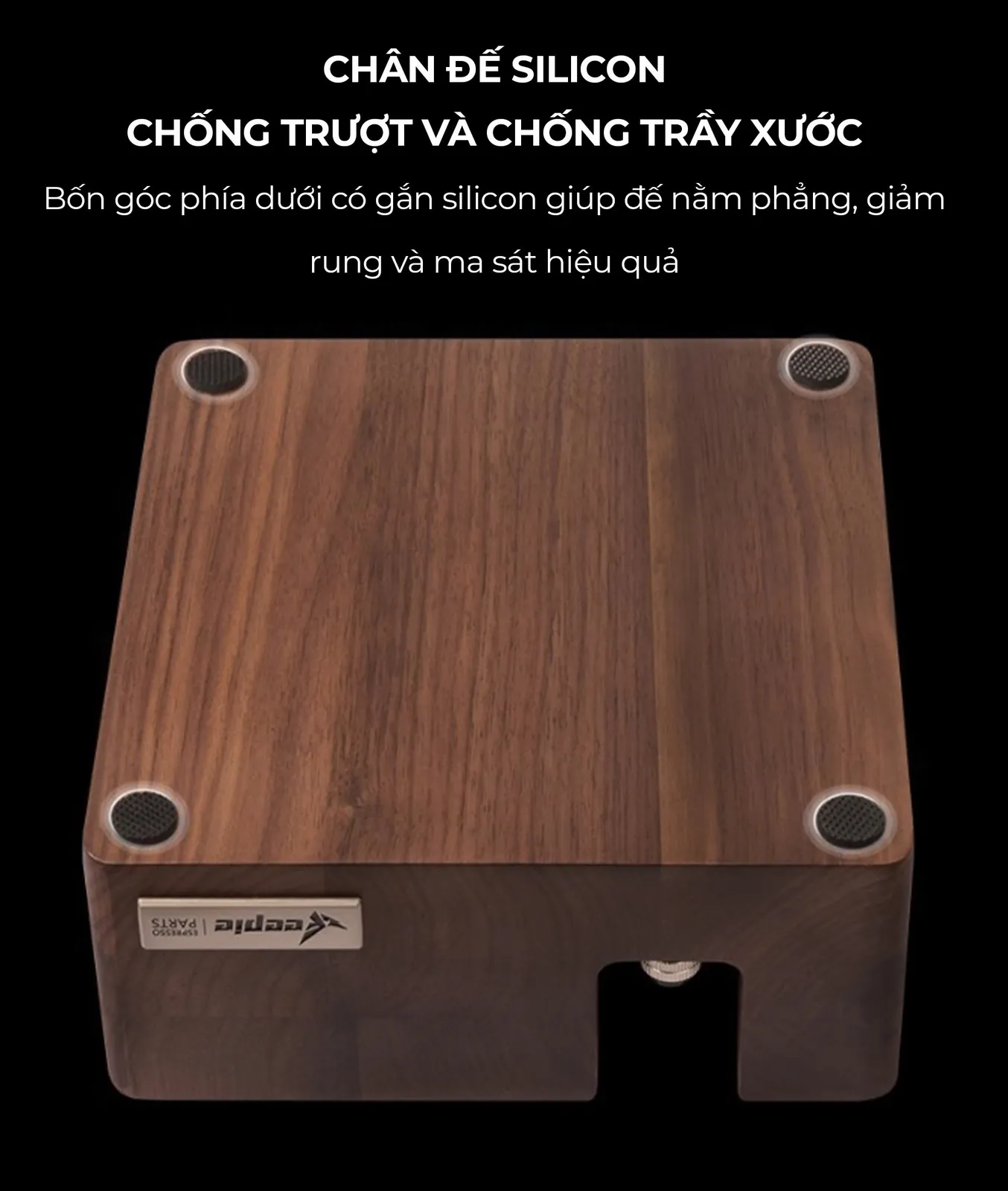 Bốn chân đế silicon dưới đáy đế gỗ Feepie giúp nằm phẳng, giảm rung và chống trầy mặt bàn