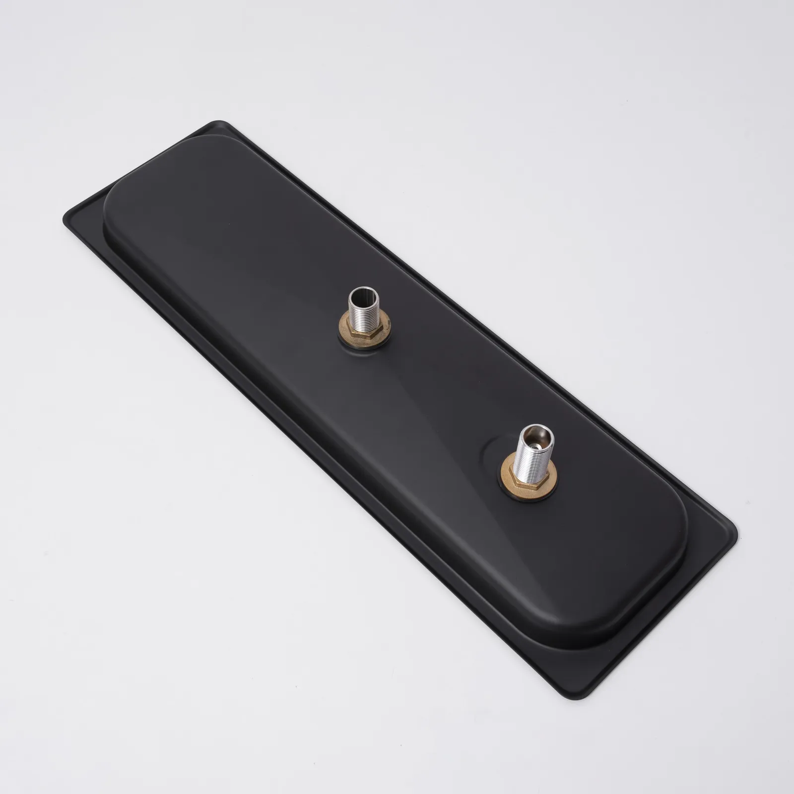 Khay rửa ca ly quầy bar âm sàn inox 304 mã B1310 nhìn nghiêng thấy rõ mặt đục lỗ và vòi phun
