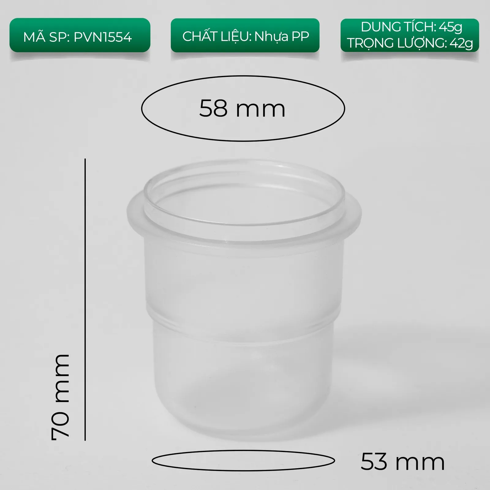Ly dosing cup màu đen đặt cạnh tay cầm máy pha espresso trên quầy pha chế