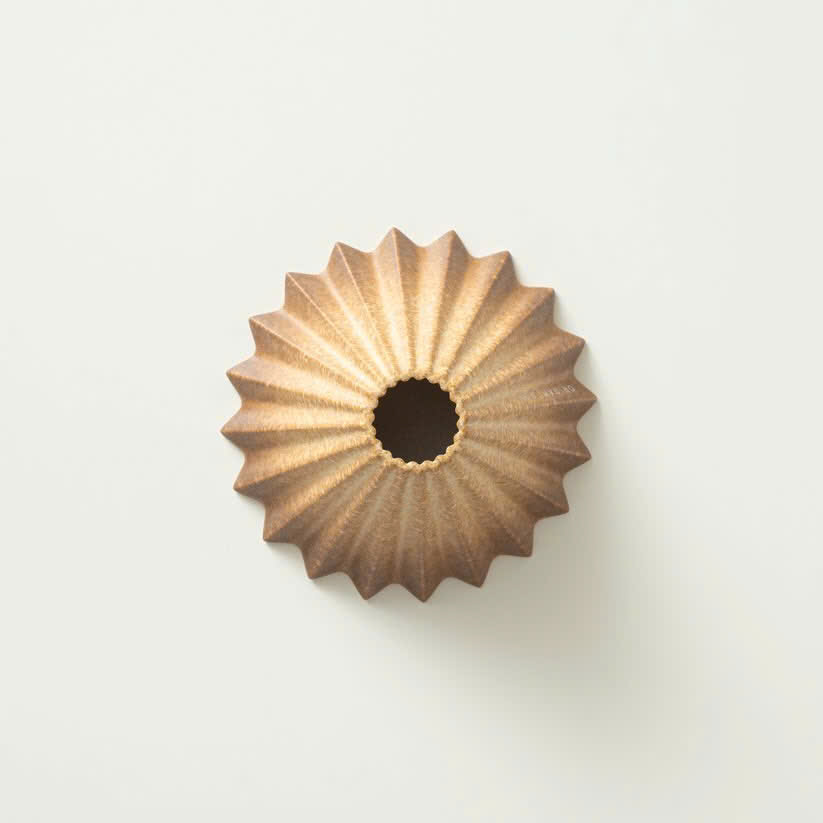 Phễu Origami Dripper S Rinko EC Limited nhìn từ trên xuống thấy 20 nếp gấp toả đều quanh lỗ thoát