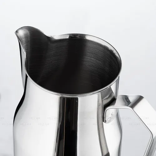 Ca đánh sữa Motta Europa 650ml inox 304 nhìn từ góc trên