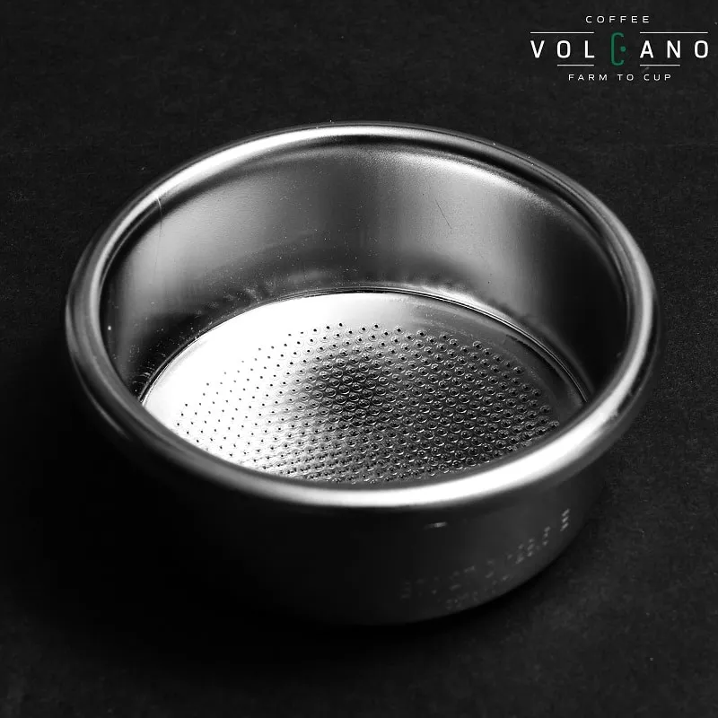Lưới lọc double lòng sâu cho tay cầm máy pha espresso 58mm, nhìn từ trên xuống thấy mặt đáy đục lỗ đều