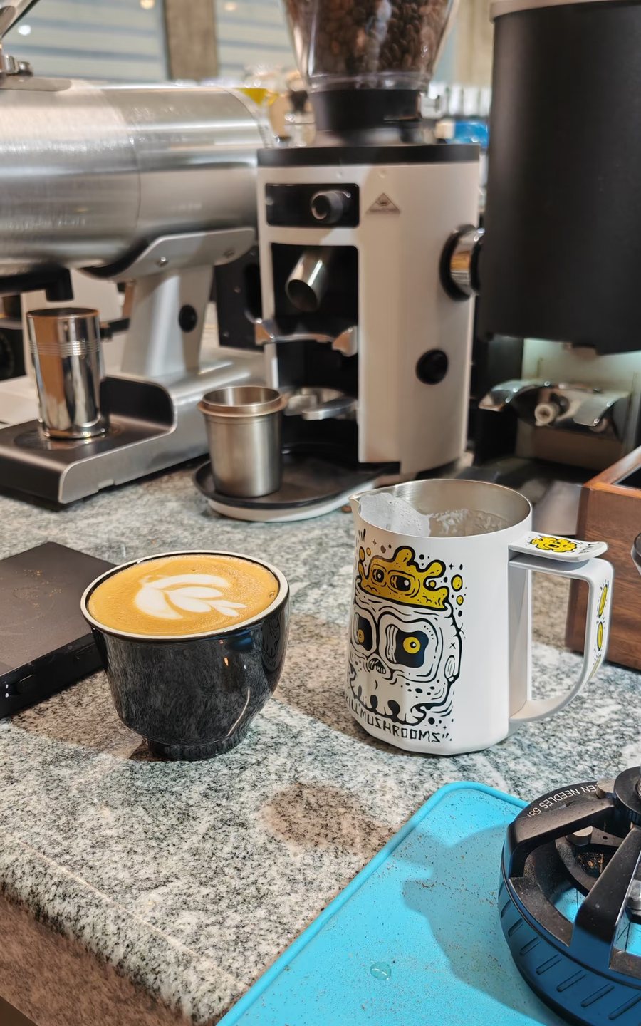 Pha máy espresso, latte với cà phê hạt VOLCANO EMBER