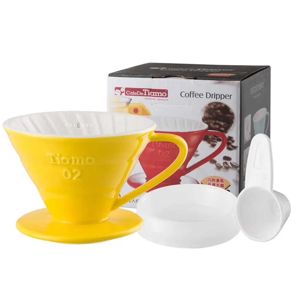Phễu sứ Tiamo V60 02 các màu xếp cạnh nhau trên nền trắng