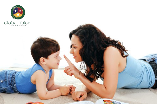 5 CÁCH DẠY TRẺ GIAO TIẾP VỚI NGƯỜI LẠ