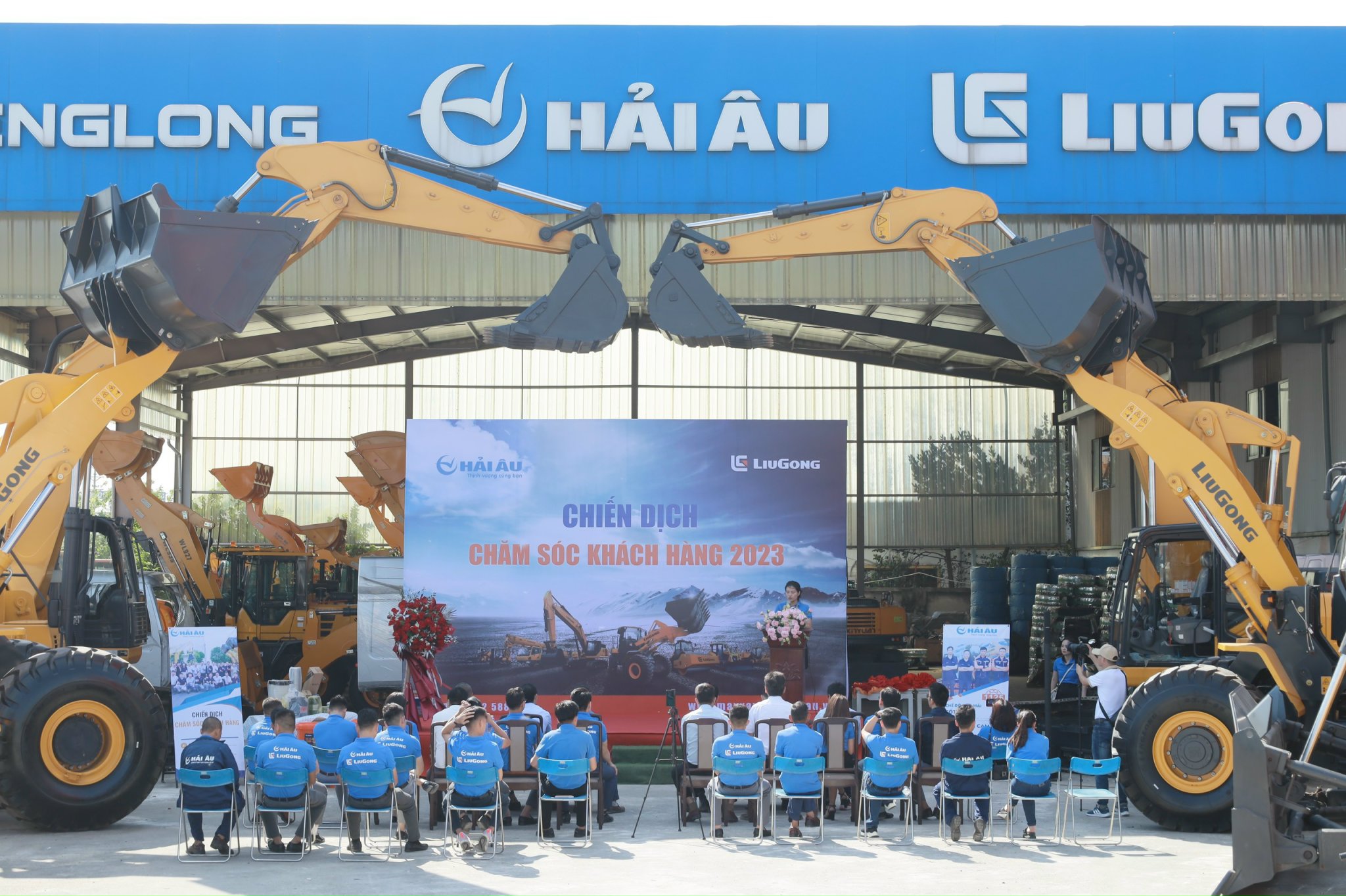 chien-dich-cham-soc-khach-hang-nam-2023