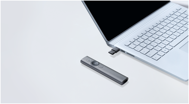 Bút trình chiếu Logitech Spotlight Vàng/ Xám đen