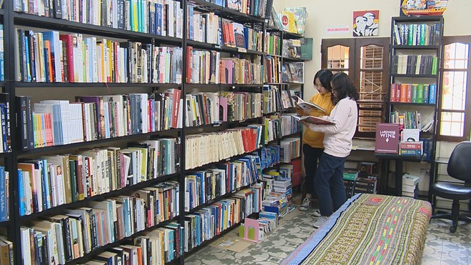 “Bookworm” attracts English-language book lovers