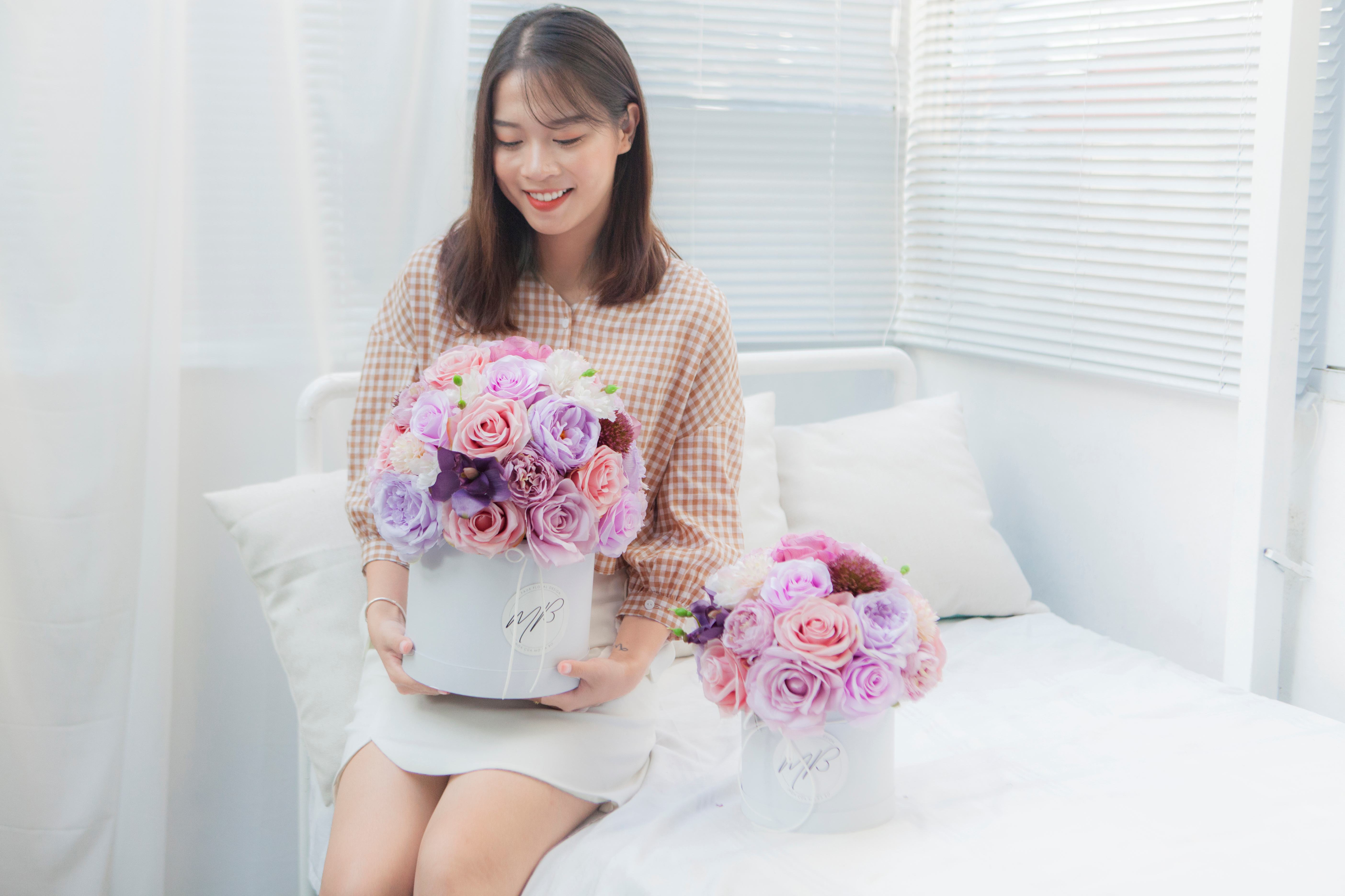TẶNG HOA CHO PHỤ NỮ - TƯỞNG LÀ DỄ MÀ KHÓ KHÔNG TƯỞNG TẶNG HOA CHO PHỤ NỮ - TƯỞNG LÀ DỄ MÀ KHÓ KHÔNG TƯỞNG