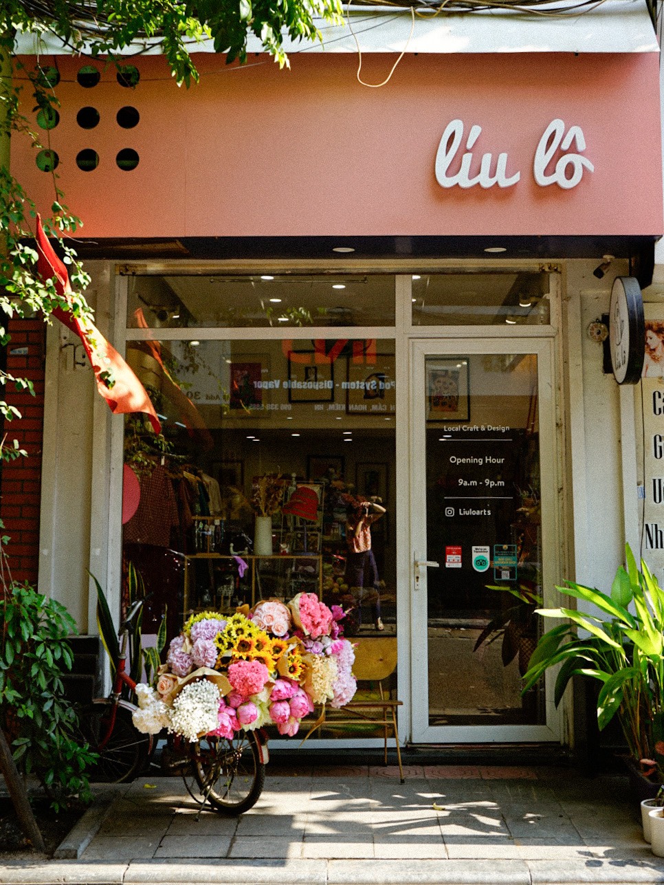 HÓA NÀNG THƠ HÀ NỘI BÊN XE HOA LỤA MƠ BƠ x Líu Lô Art crafts HÓA NÀNG THƠ HÀ NỘI BÊN XE HOA LỤA MƠ BƠ x Líu Lô Art crafts
