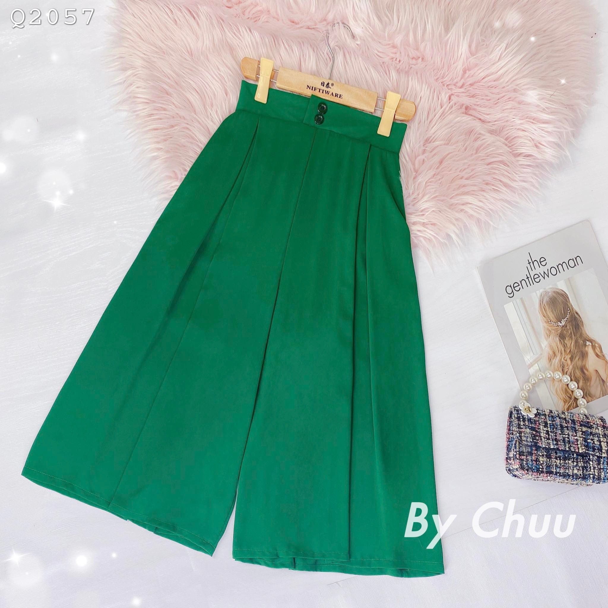 Set quần ống rộng nữ giả váy xếp ly cạp cao và áo croptop cộc tay cổ chữ V  bẻ - Bộ trang phục | ThờiTrangNữ.vn