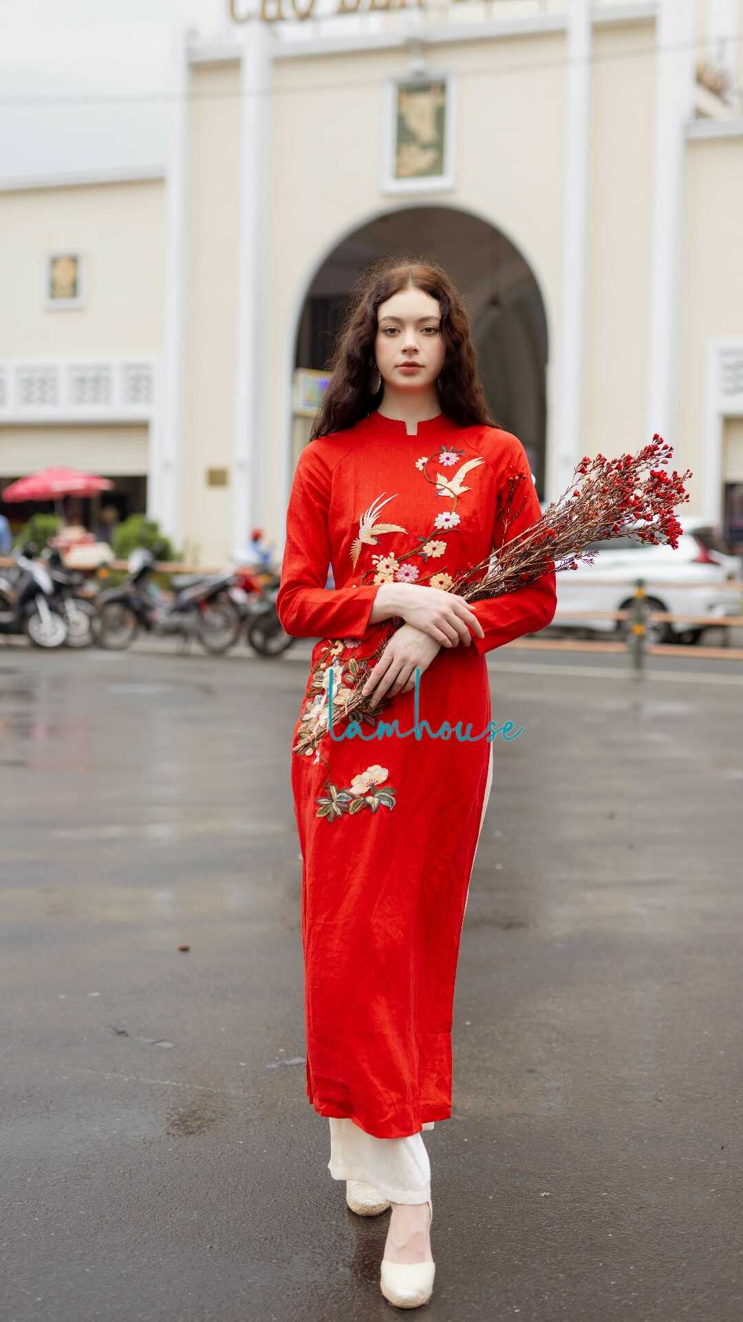 Diện áo dài Nhà LAM xuống phố