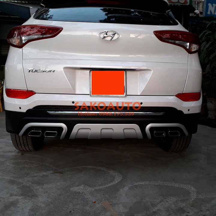 líp sau xe hyundai tucson 2019