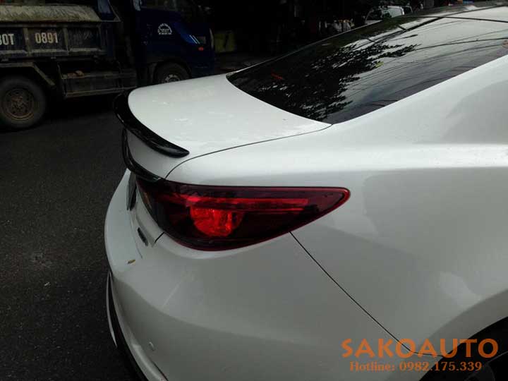 đuôi gió thấp mazda 6