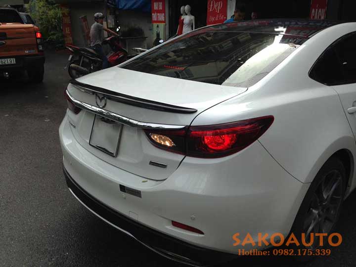 lắp đuôi gió xe mazda 6