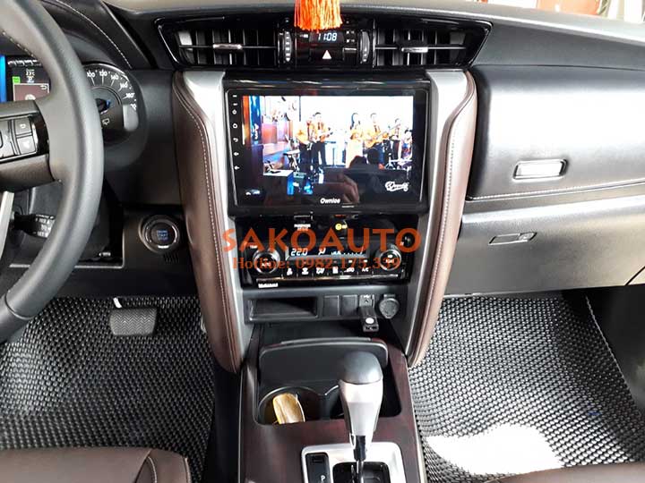 màn hình android cho xe fortuner 2019