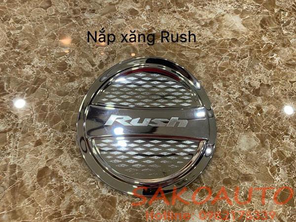 ốp innox nắp xăng toyota rush 2019