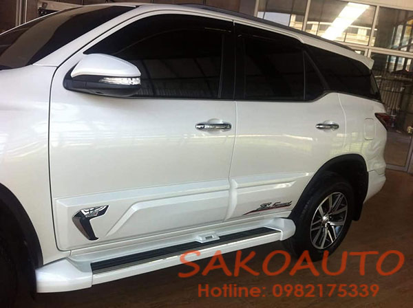 nẹp sườn xe fortuner 2018