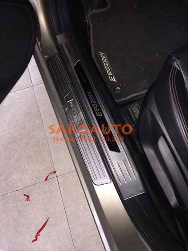 ốp cửa trong mazda 3 2019