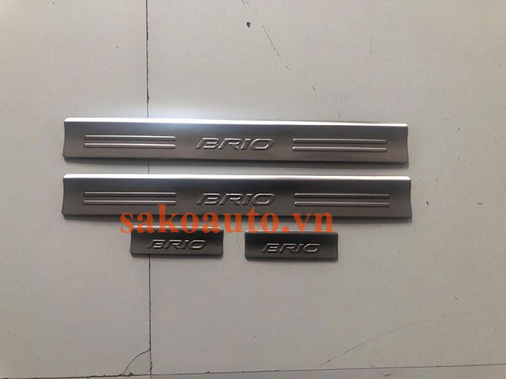 ốp bậc phía ngoài brio