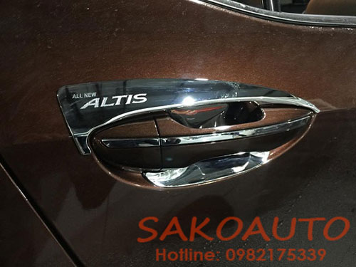 hõm cửa xe toyota altis 2019