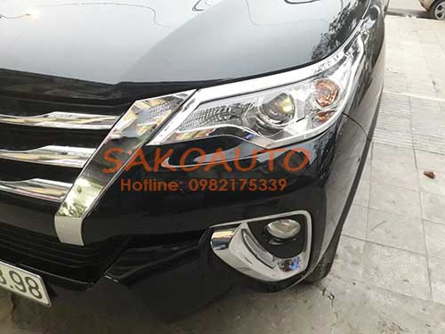 ốp viền đèn pha fortuner 2020