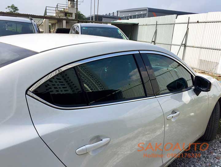 viền cong kính mazda 3 2019