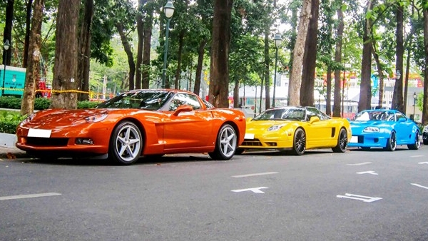 Bộ đôi siêu xe thể thao Chevrolet Corvette hàng hiếm tại Sài Gòn