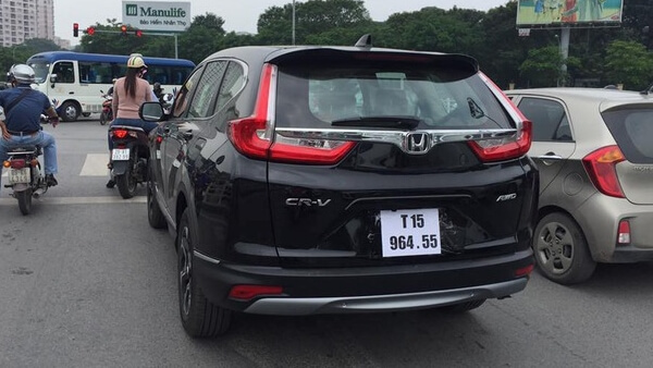 Honda CR-V thế hệ mới 2017 đầu tiên lăn bánh tại Hà Nội, thu hút mọi ánh nhìn