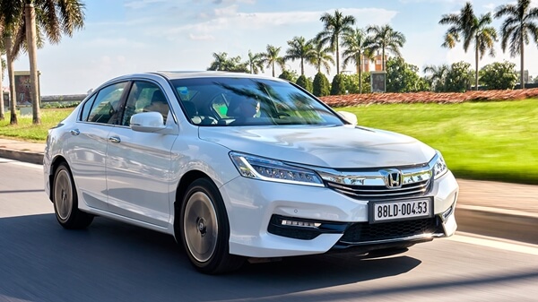 Honda Accord giảm giá 80 triệu đồng, xuống còn 1,39 tỷ từ 1/1/2017