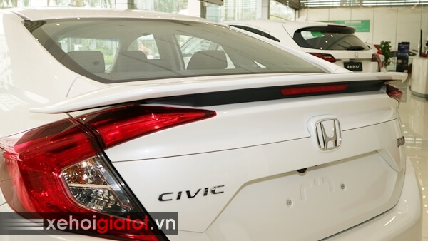 Đuôi lướt gió xe Civic 1.5 RS