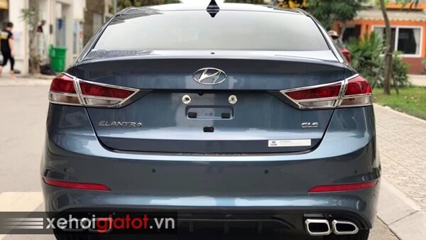 Đuôi sau xe Hyundai Elantra 2.0 AT 2017 cũ