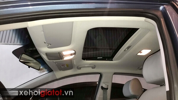 Cửa sổ trời xe Hyundai Elantra 2.0 AT 2017 cũ