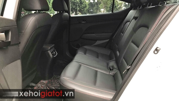 Hàng ghế sau xe Hyundai Elantra Sport 1.6 Turbo 2018 cũ