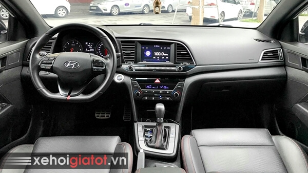 Nội thất xe Hyundai Elantra Sport 1.6 Turbo 2018 cũ