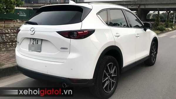 Phần đuôi xe Mazda CX-5 2.0 AT 2018 cũ