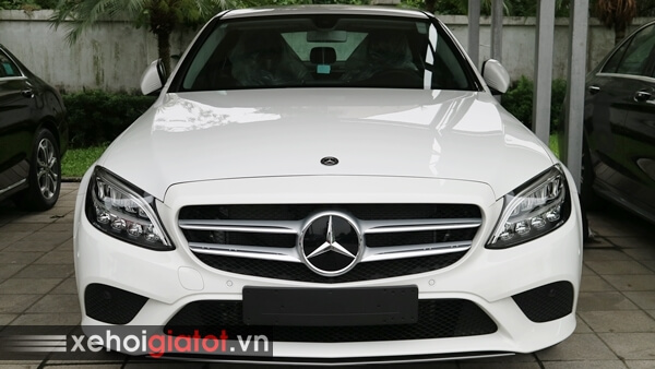 Phần đầu xe Mercedes C200