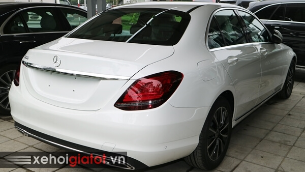 Đuôi sau xe Mercedes C200