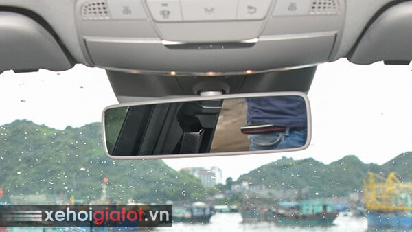 Gương chiếu hậu trong xe Mercedes C200 Exclusive