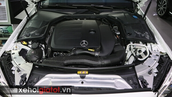 Động cơ xe Mercedes C300 AMG