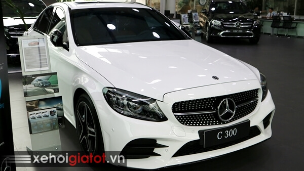 Ngoại thất Mercedes C300 AMG