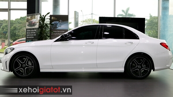 Phần thân xe Mercedes C300 AMG